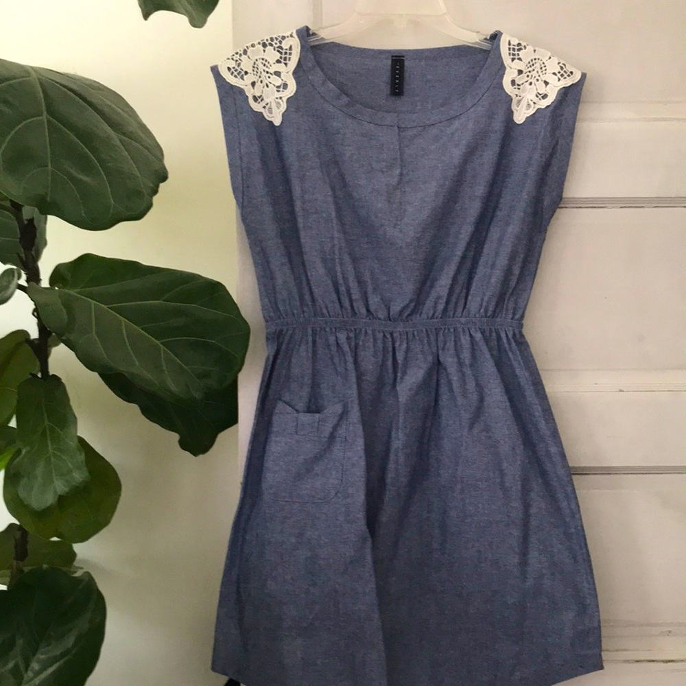 Chambray sundress, Everly size M — Never worn!